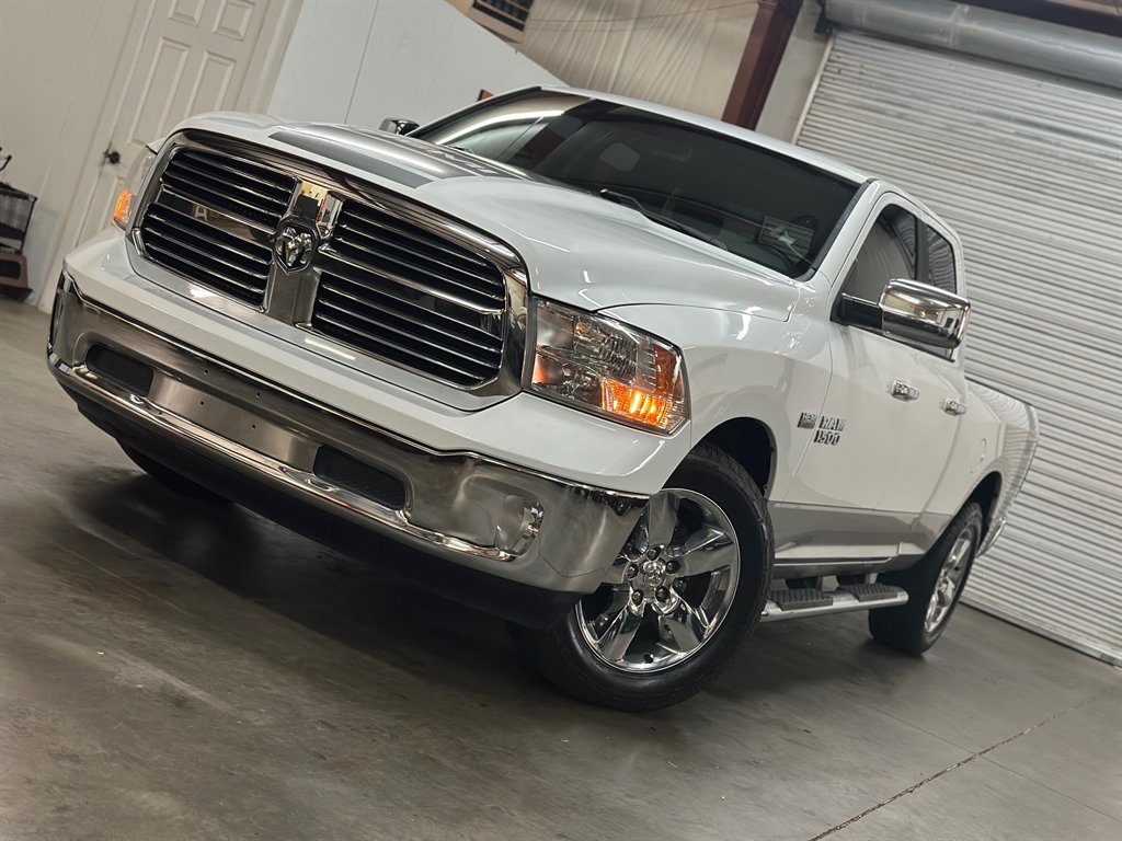 2016 RAM 1500 SLT Hemi 5.7 V8 photo