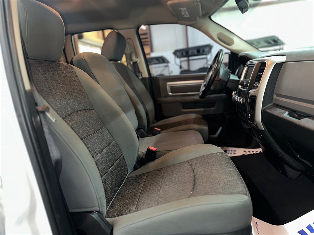 2016 RAM 1500 SLT Hemi 5.7 V8 photo