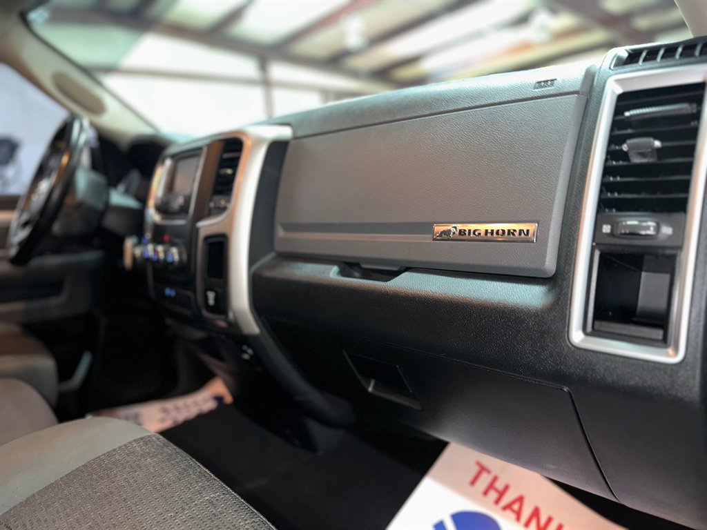 2016 RAM 1500 SLT Hemi 5.7 V8 photo