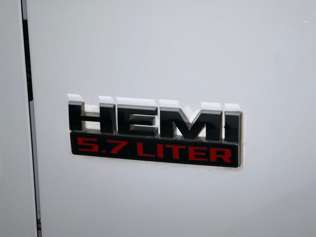 2016 RAM 1500 SLT Hemi 5.7 V8 photo