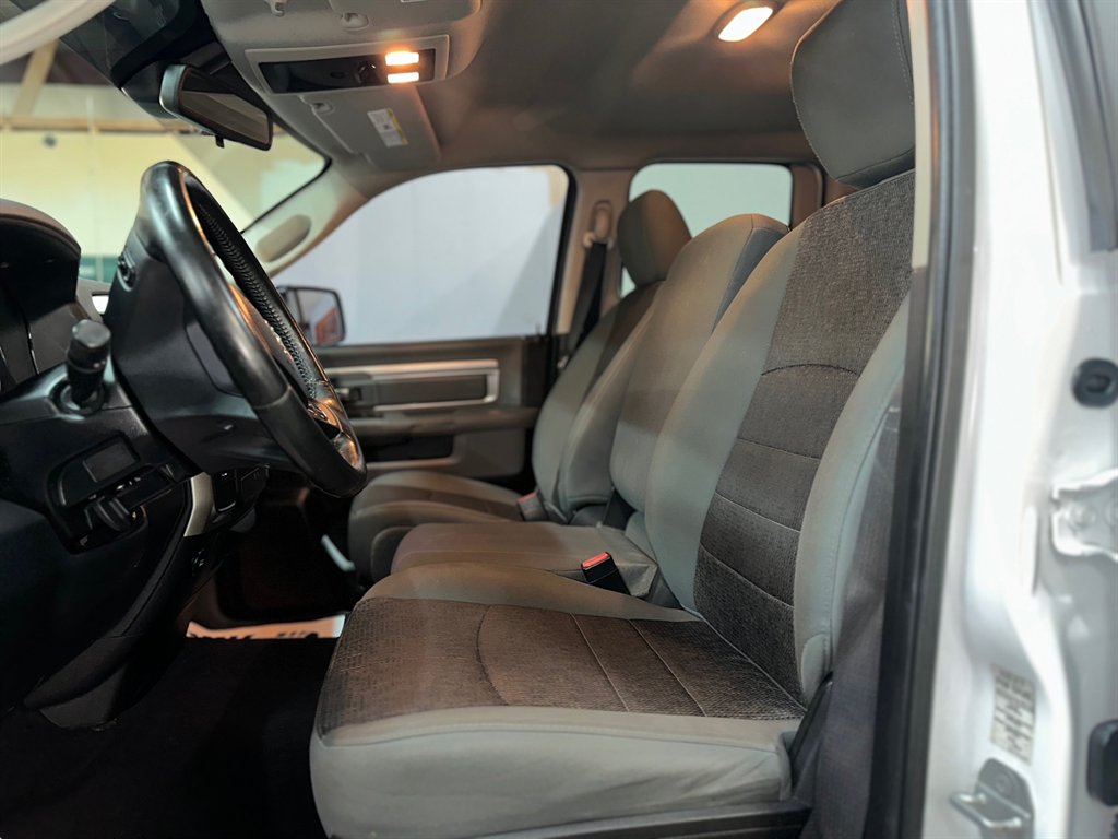 2016 RAM 1500 SLT Hemi 5.7 V8 photo