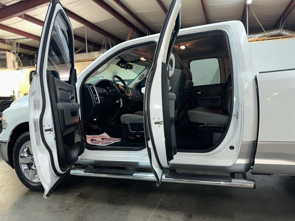 2016 RAM 1500 SLT Hemi 5.7 V8 photo