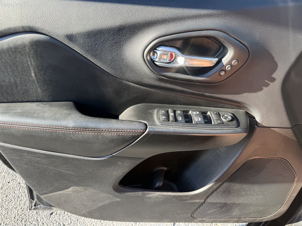 2019 Jeep Cherokee - $17,950