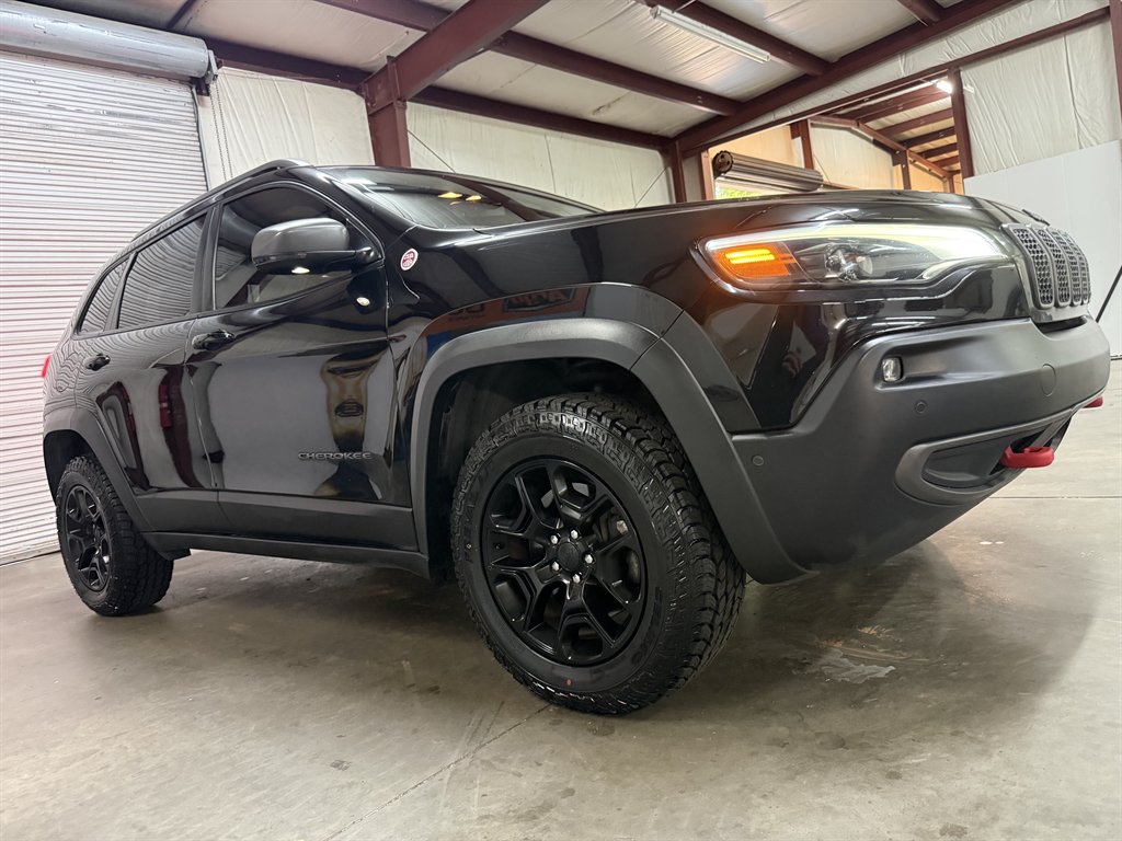 2019 Jeep Cherokee - $17,950