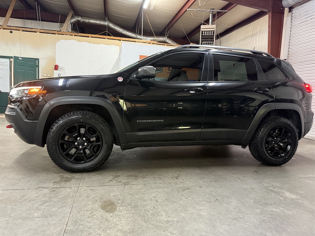 2019 Jeep Cherokee - $17,950