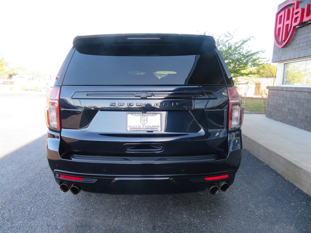 2023 Chevrolet Suburban 1500 LT photo
