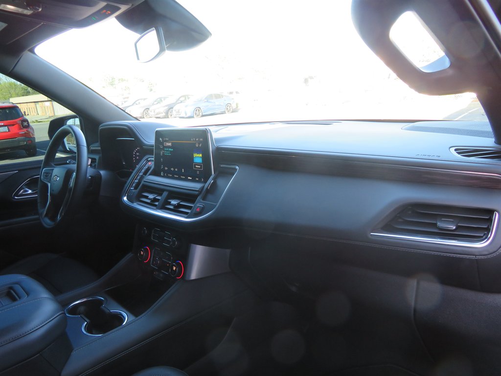 2023 Chevrolet Suburban 1500 LT photo