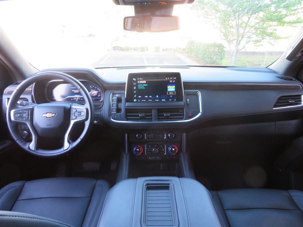 2023 Chevrolet Suburban 1500 LT photo