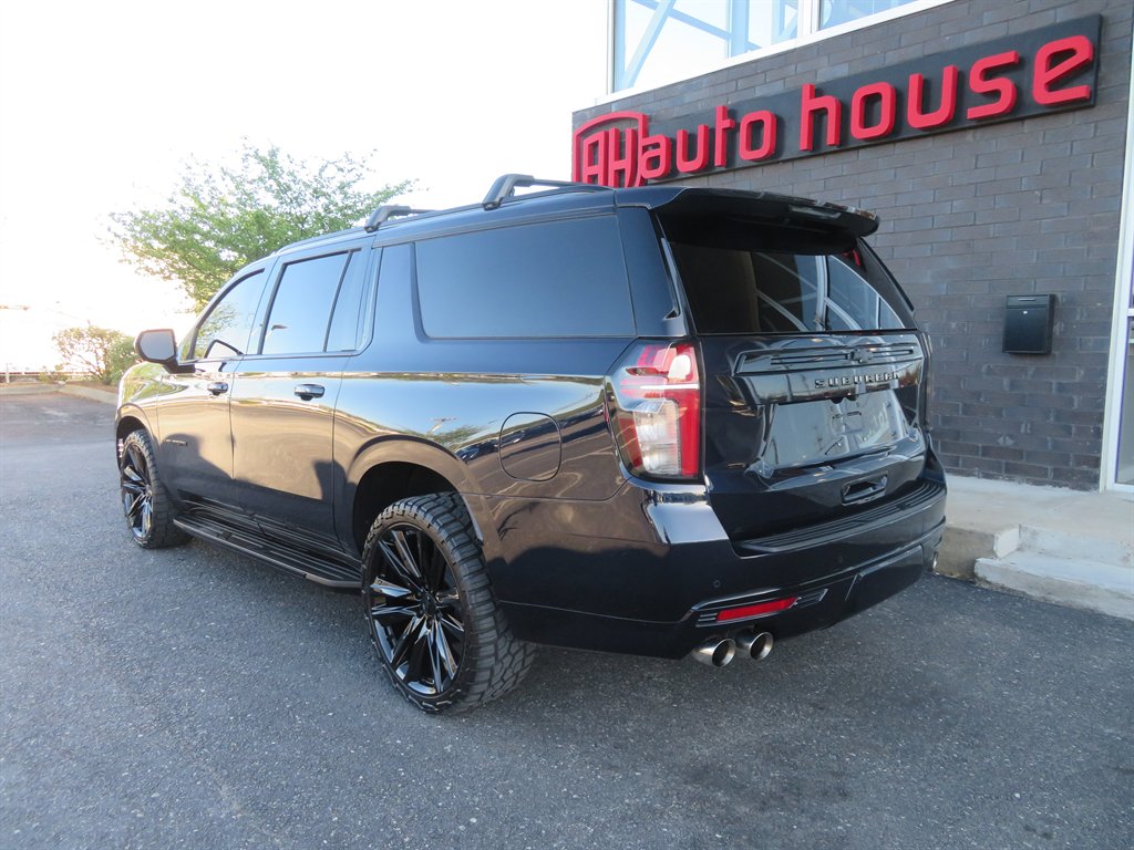 2023 Chevrolet Suburban 1500 LT photo