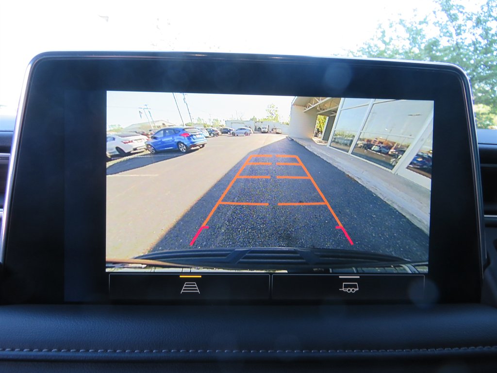 2023 Chevrolet Suburban 1500 LT photo