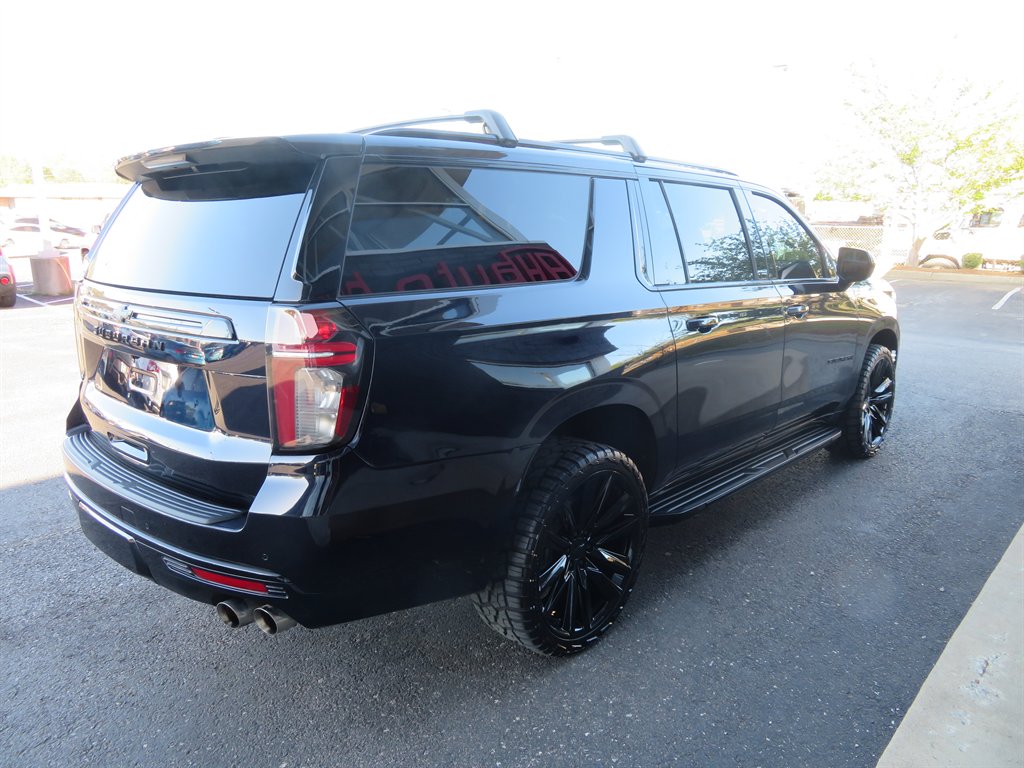 2023 Chevrolet Suburban 1500 LT photo