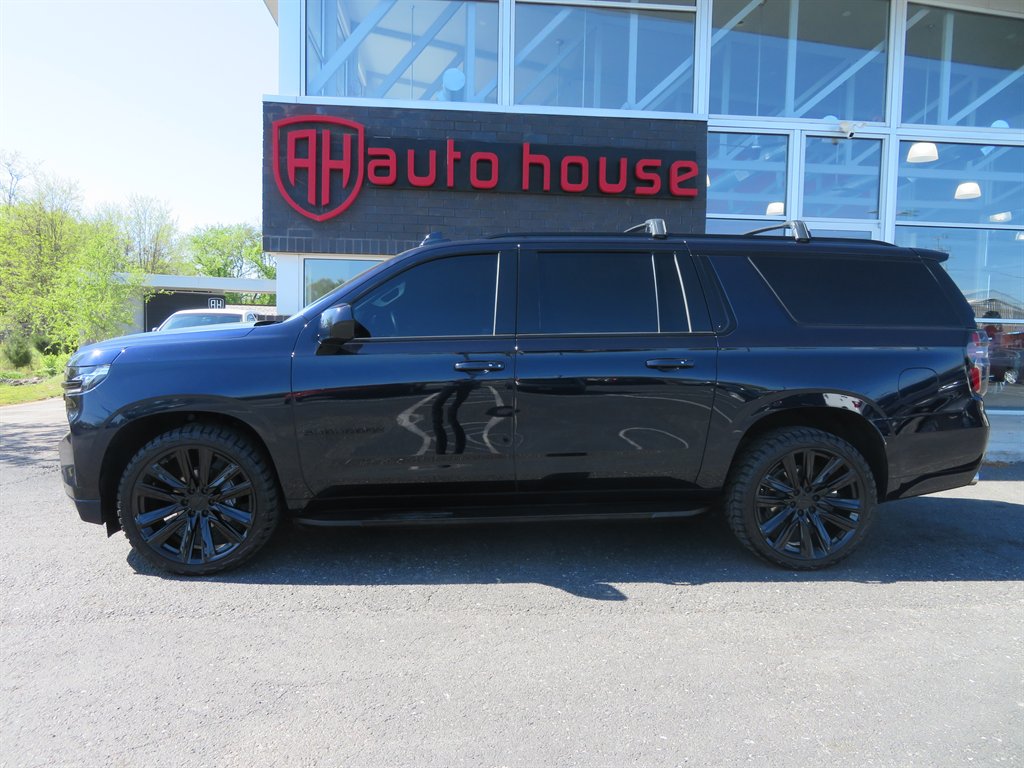 2023 Chevrolet Suburban 1500 LT photo