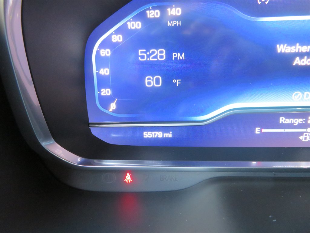 2023 Chevrolet Suburban 1500 LT photo