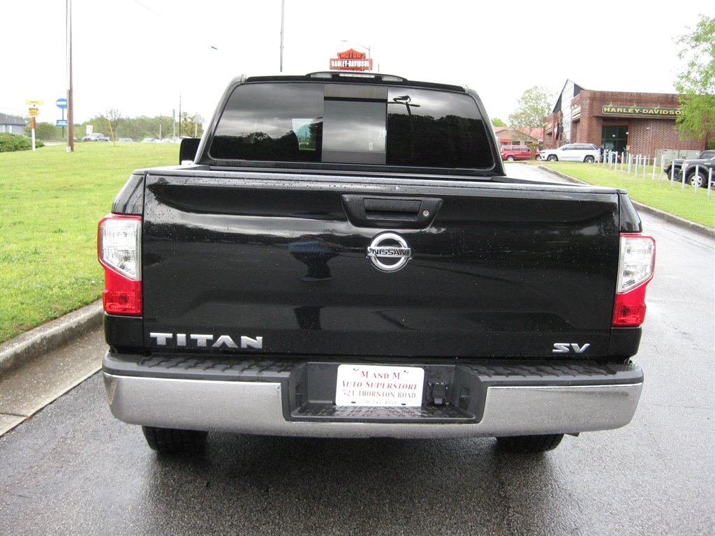 2017 Nissan Titan SV photo