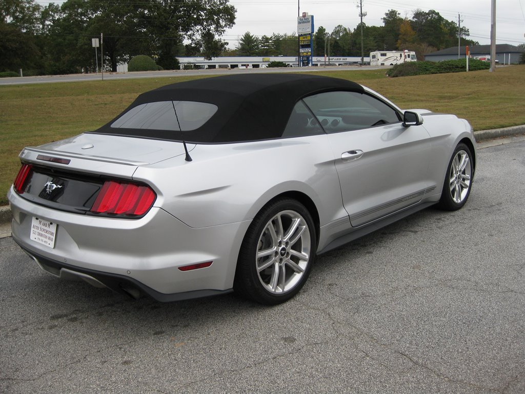 2017 Ford Mustang ECO Premium photo