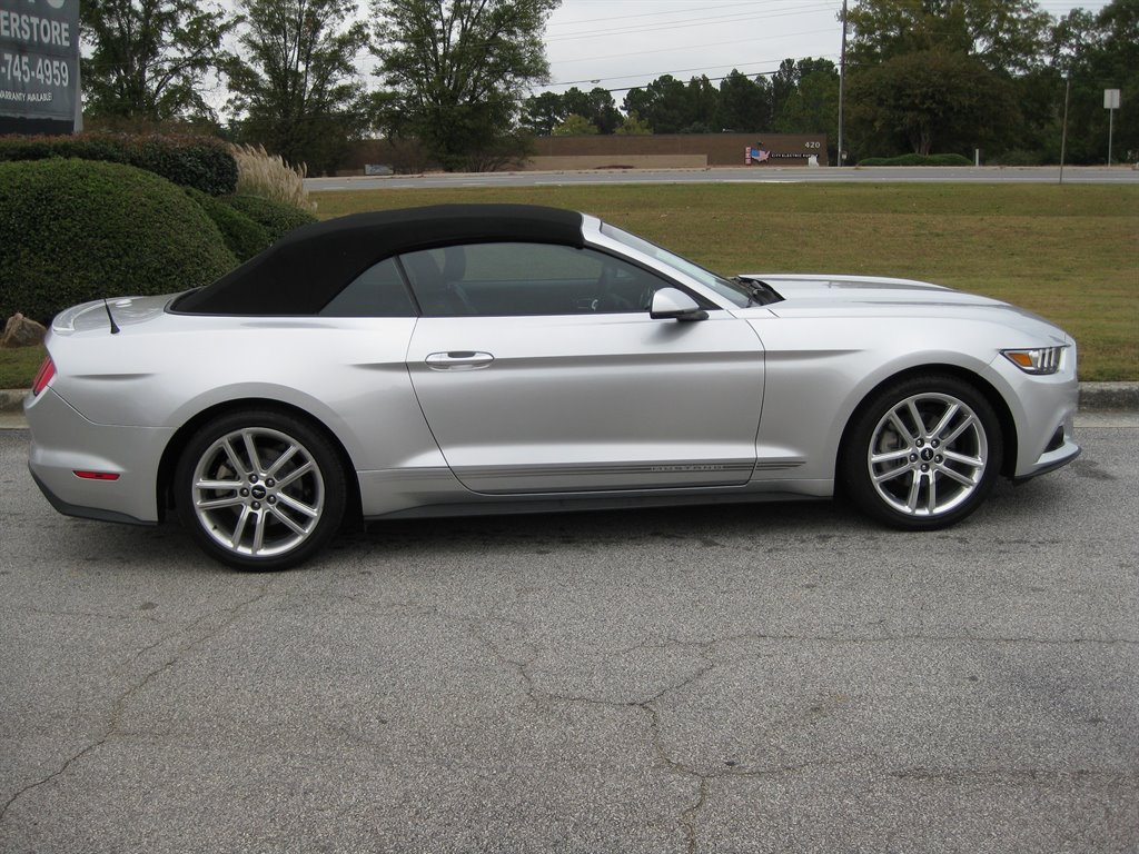 2017 Ford Mustang ECO Premium photo