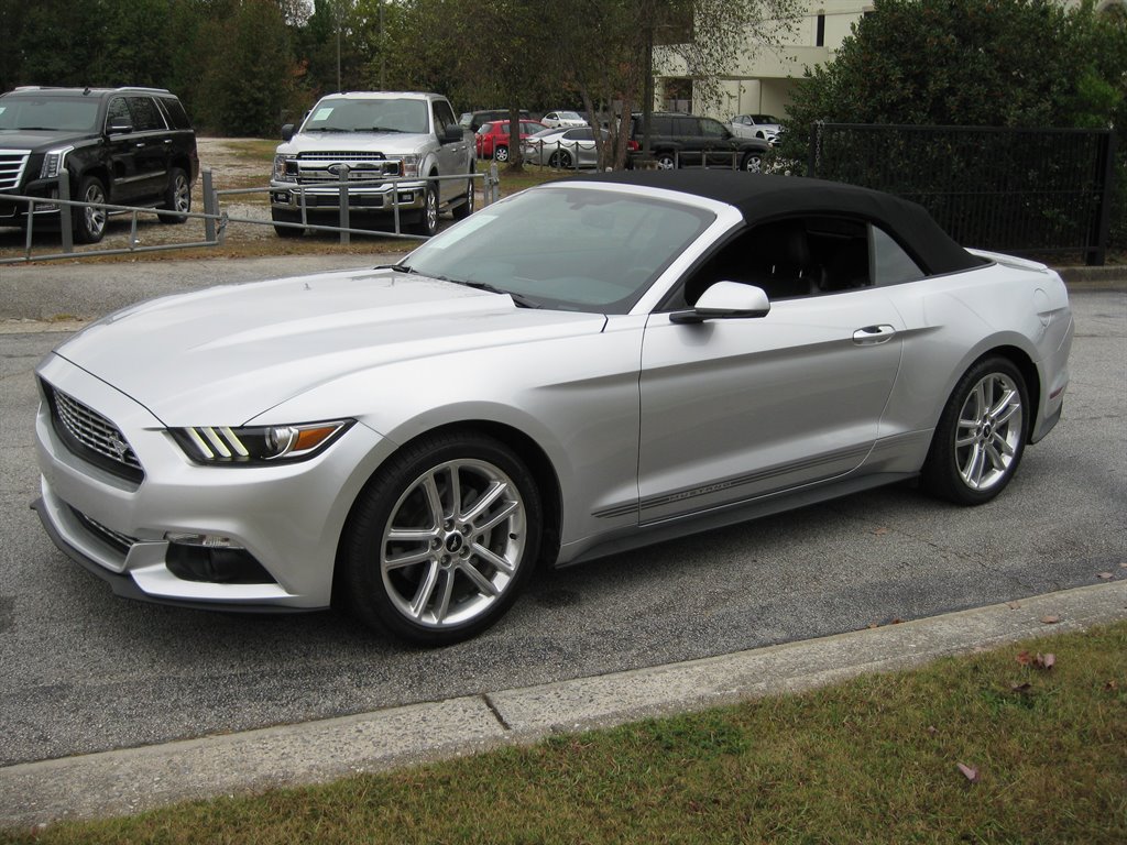 2017 Ford Mustang ECO Premium photo