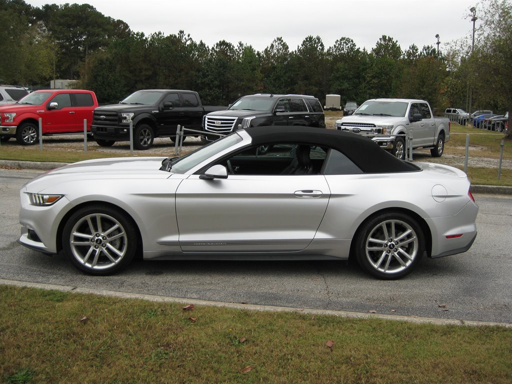 2017 Ford Mustang ECO Premium photo