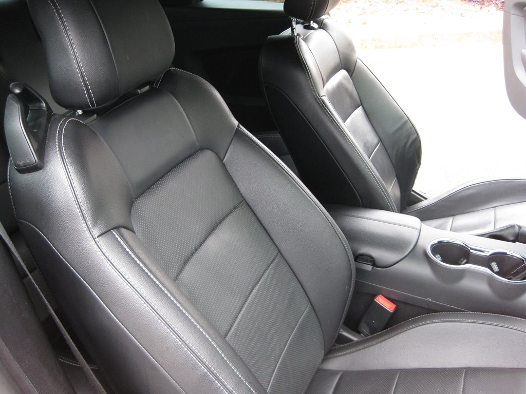 2017 Ford Mustang ECO Premium photo