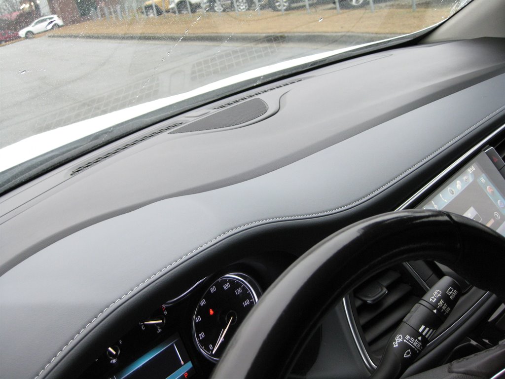 2019 Buick Enclave Essence With Navigat photo