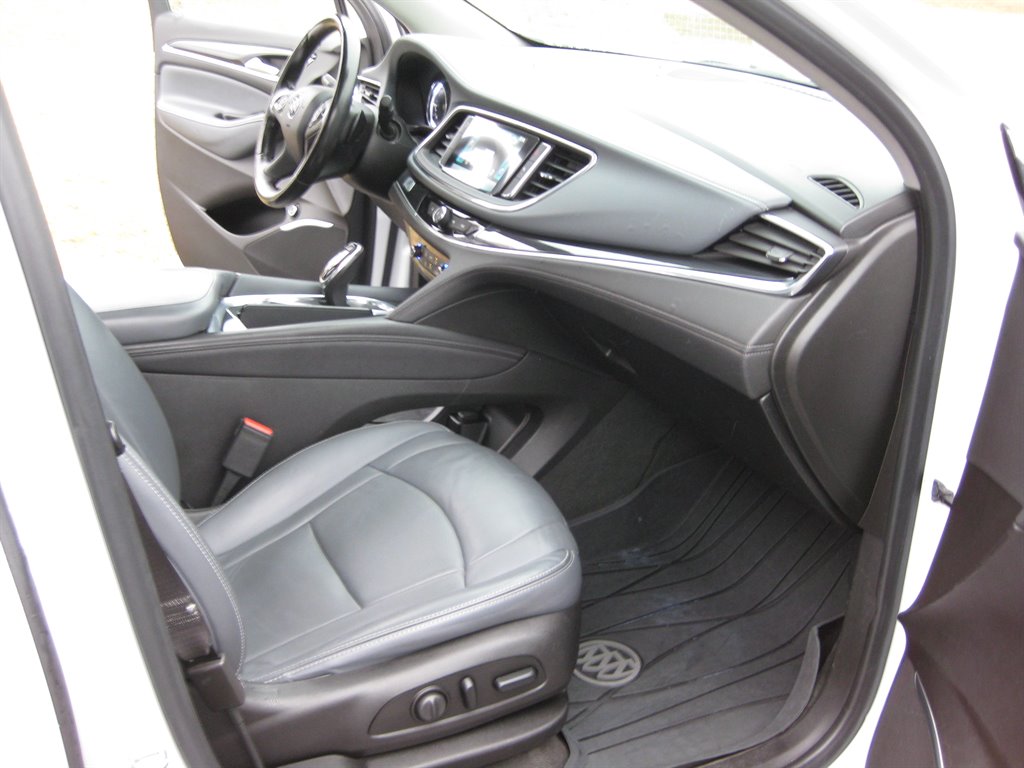 2019 Buick Enclave Essence With Navigat photo
