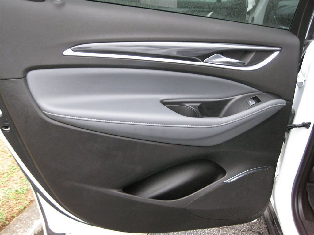 2019 Buick Enclave Essence With Navigat photo