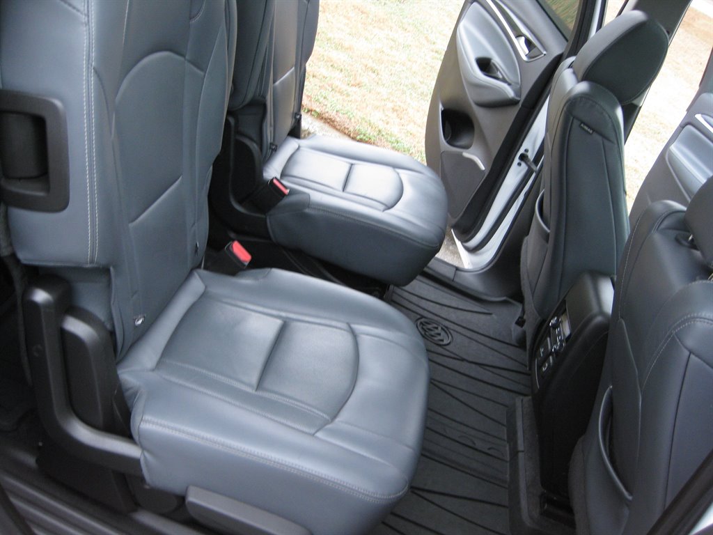 2019 Buick Enclave Essence With Navigat photo