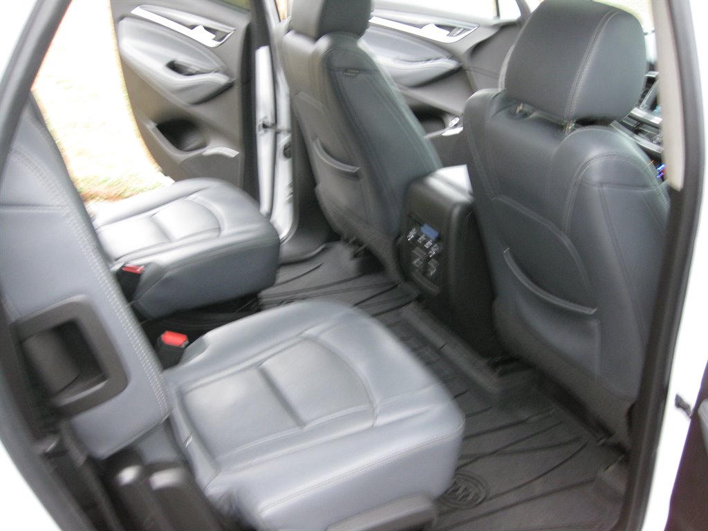 2019 Buick Enclave Essence With Navigat photo