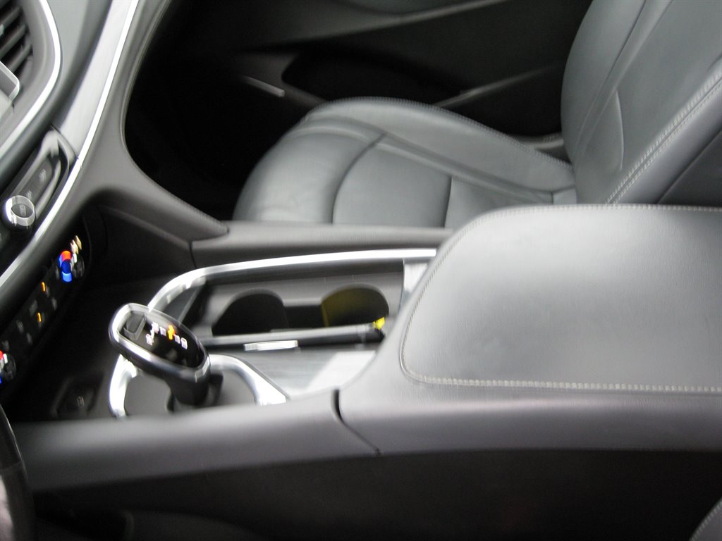 2019 Buick Enclave Essence With Navigat photo