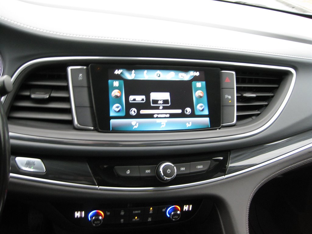 2019 Buick Enclave Essence With Navigat photo