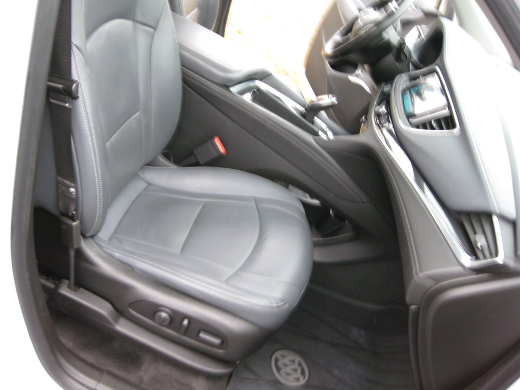 2019 Buick Enclave Essence With Navigat photo