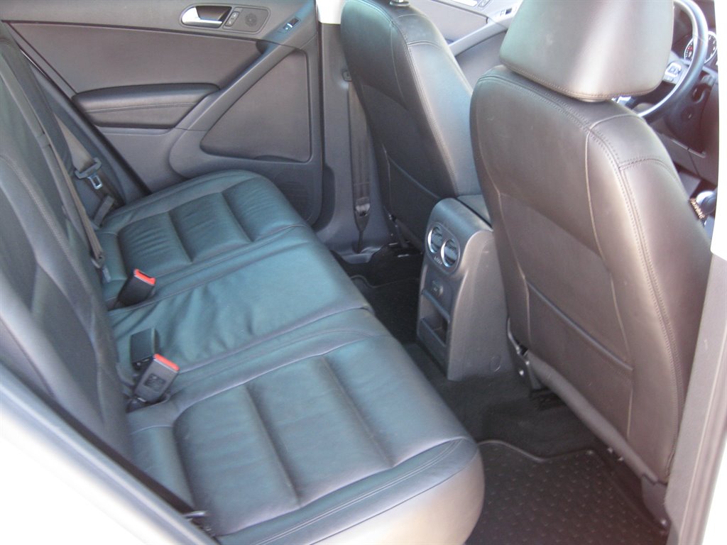 2017 Volkswagen Tiguan Sport With Navigatio photo
