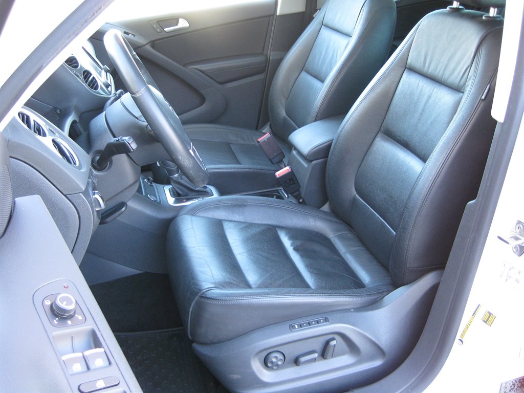 2017 Volkswagen Tiguan Sport With Navigatio photo