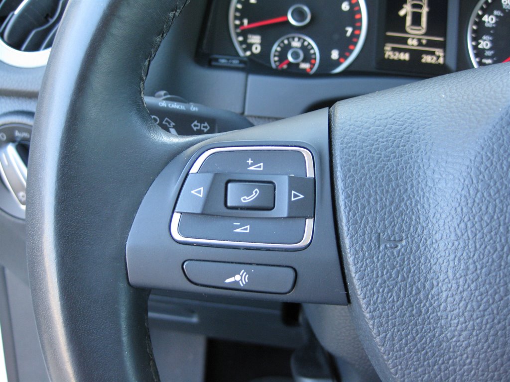 2017 Volkswagen Tiguan Sport With Navigatio photo