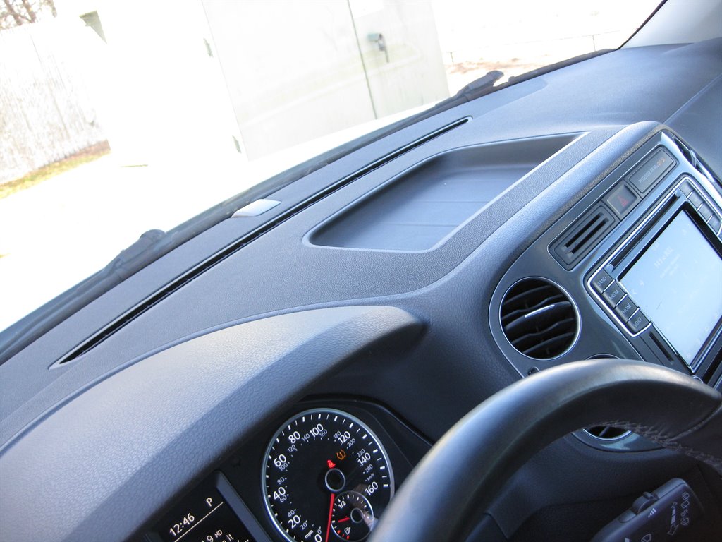 2017 Volkswagen Tiguan Sport With Navigatio photo