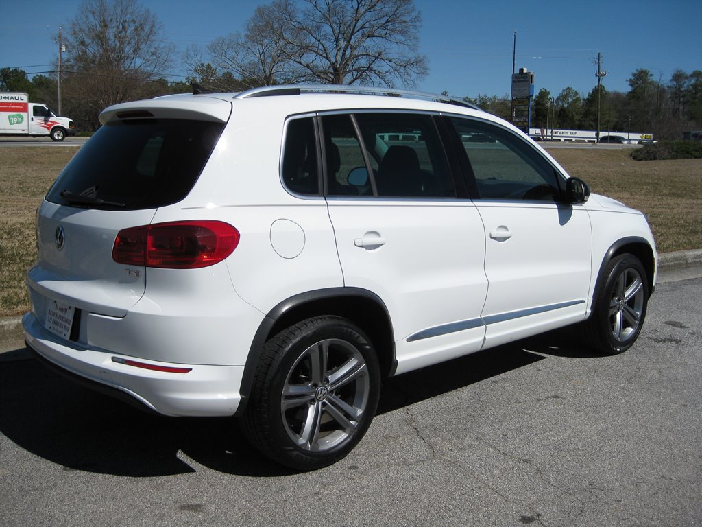2017 Volkswagen Tiguan Sport With Navigatio photo