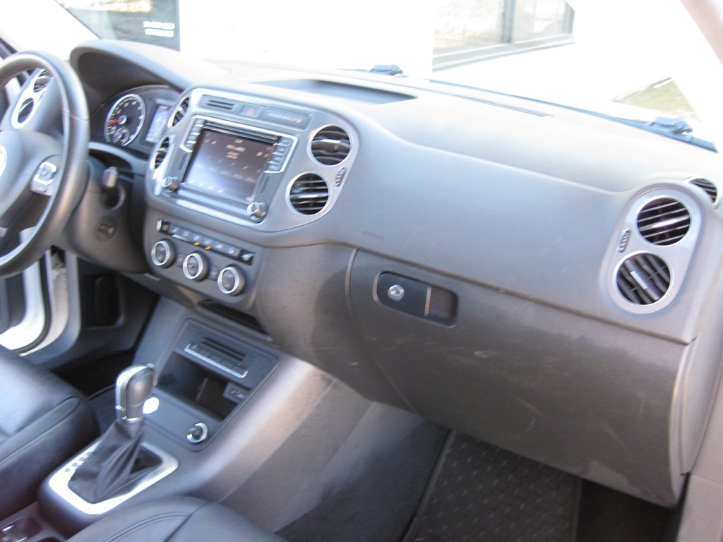 2017 Volkswagen Tiguan Sport With Navigatio photo