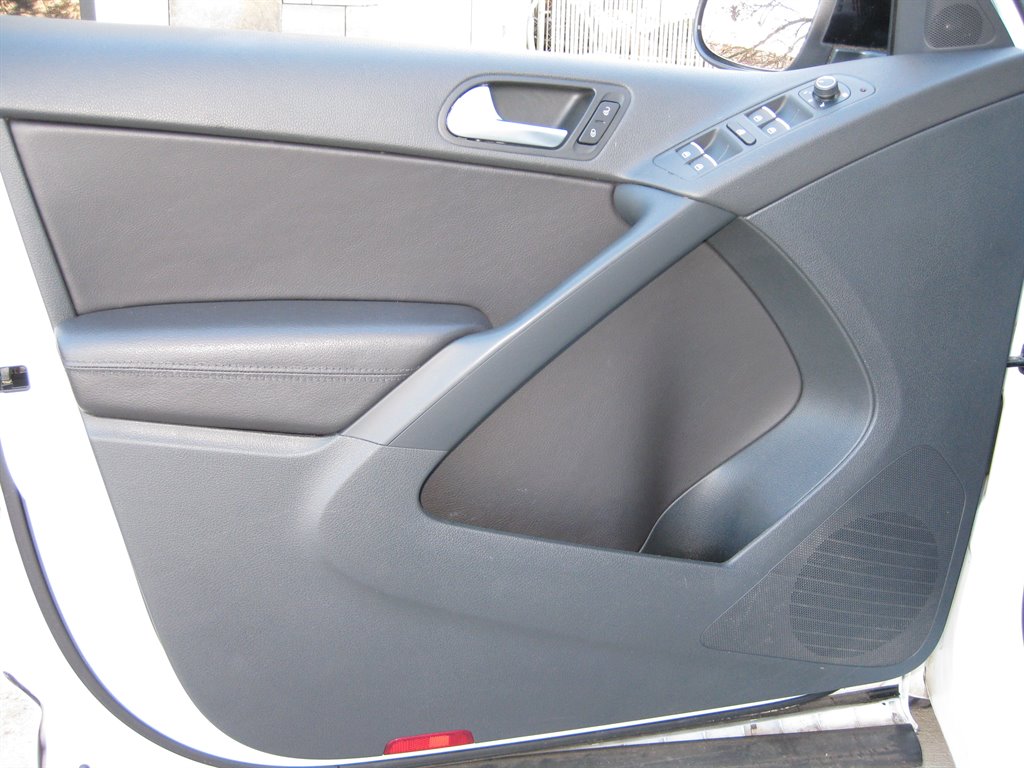 2017 Volkswagen Tiguan Sport With Navigatio photo