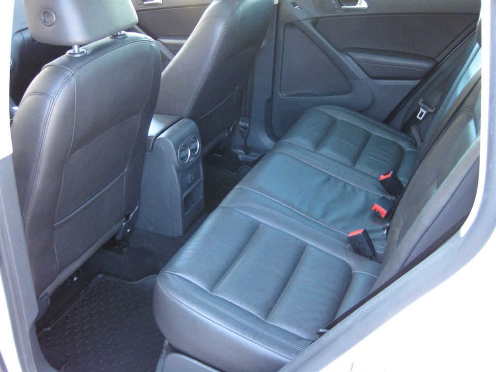 2017 Volkswagen Tiguan Sport With Navigatio photo
