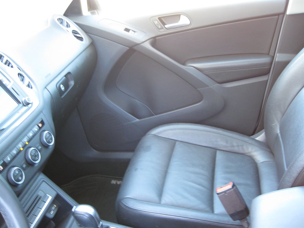 2017 Volkswagen Tiguan Sport With Navigatio photo