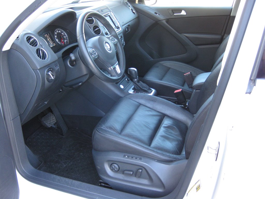 2017 Volkswagen Tiguan Sport With Navigatio photo