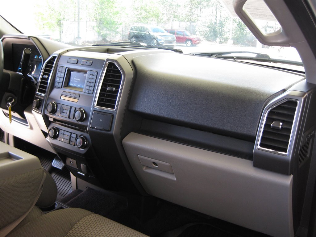 2016 Ford F150 XLT photo