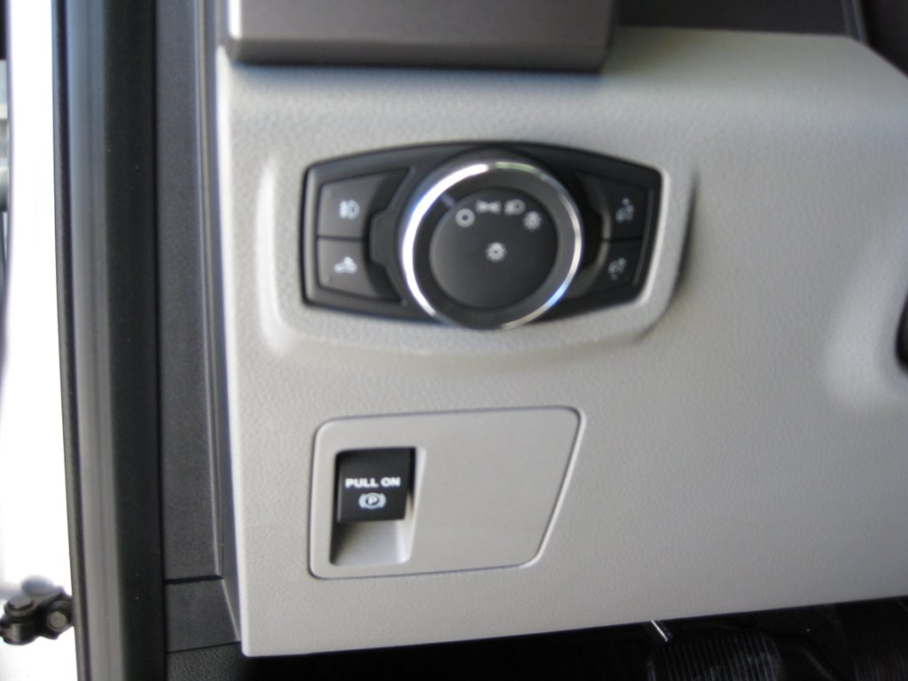 2016 Ford F150 XLT photo