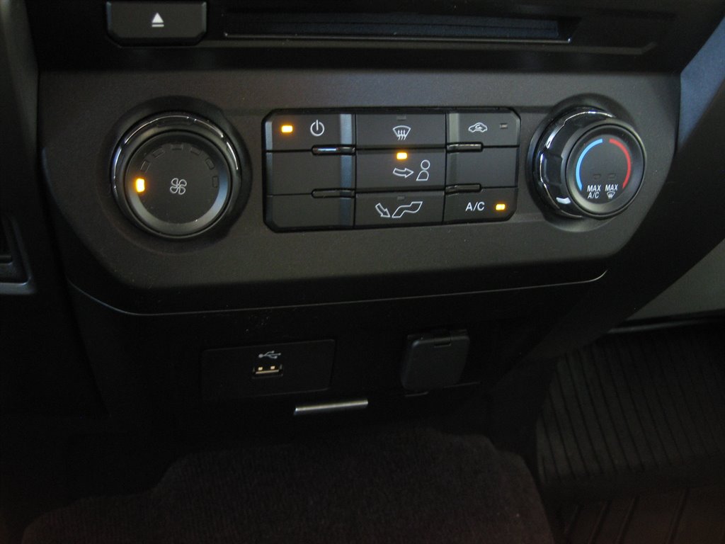 2016 Ford F150 XLT photo