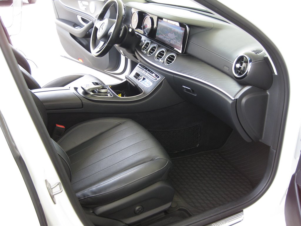 2018 Mercedes-Benz E-Class E300 With Sunroof AN photo