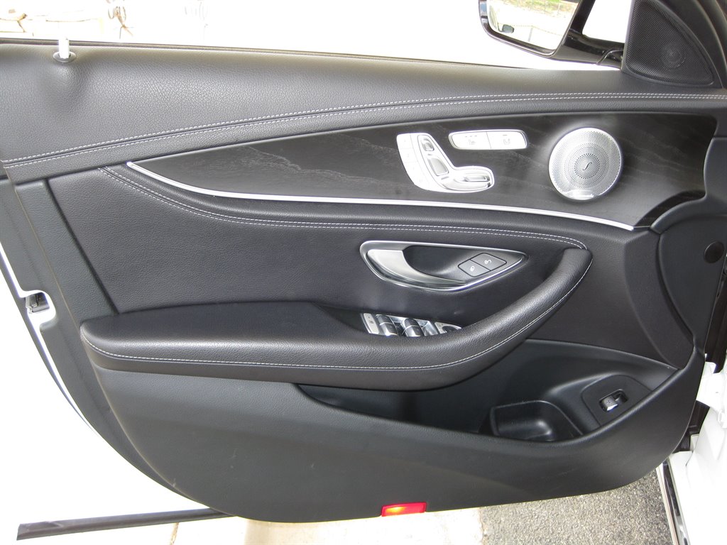 2018 Mercedes-Benz E-Class E300 With Sunroof AN photo