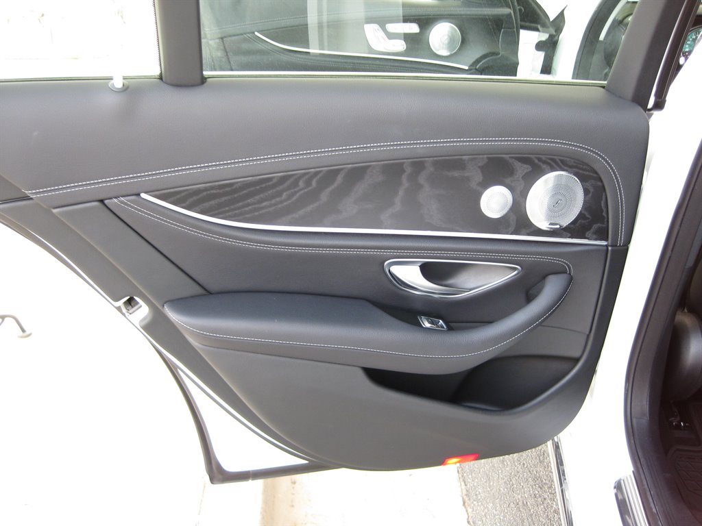 2018 Mercedes-Benz E-Class E300 With Sunroof AN photo