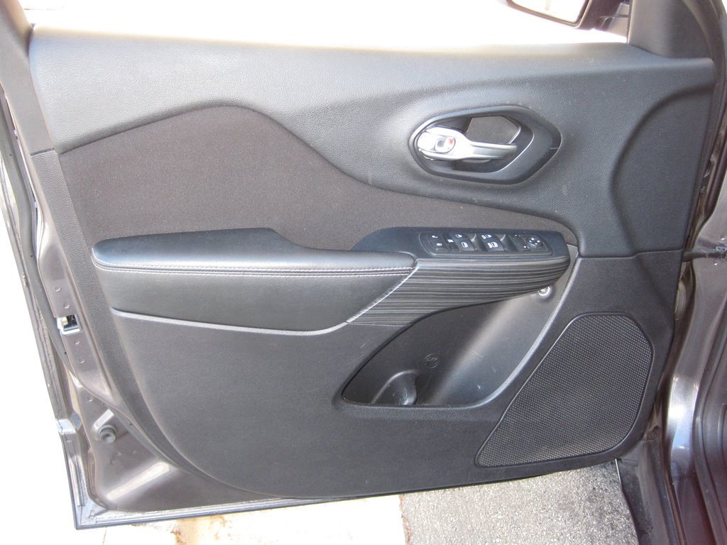 2016 Jeep Cherokee Latitude photo