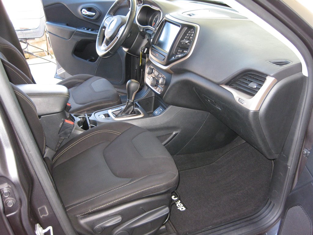 2016 Jeep Cherokee Latitude photo