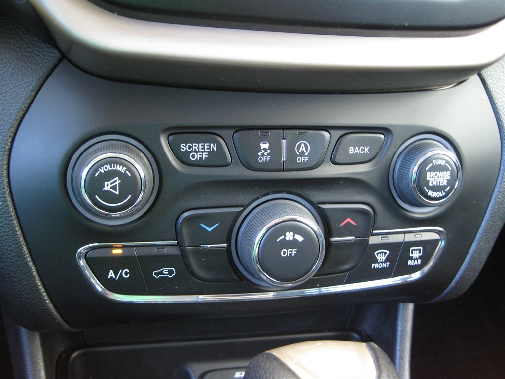 2016 Jeep Cherokee Latitude photo